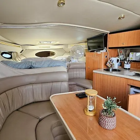 Boat Speedboat O Thor 船屋 Lisboa